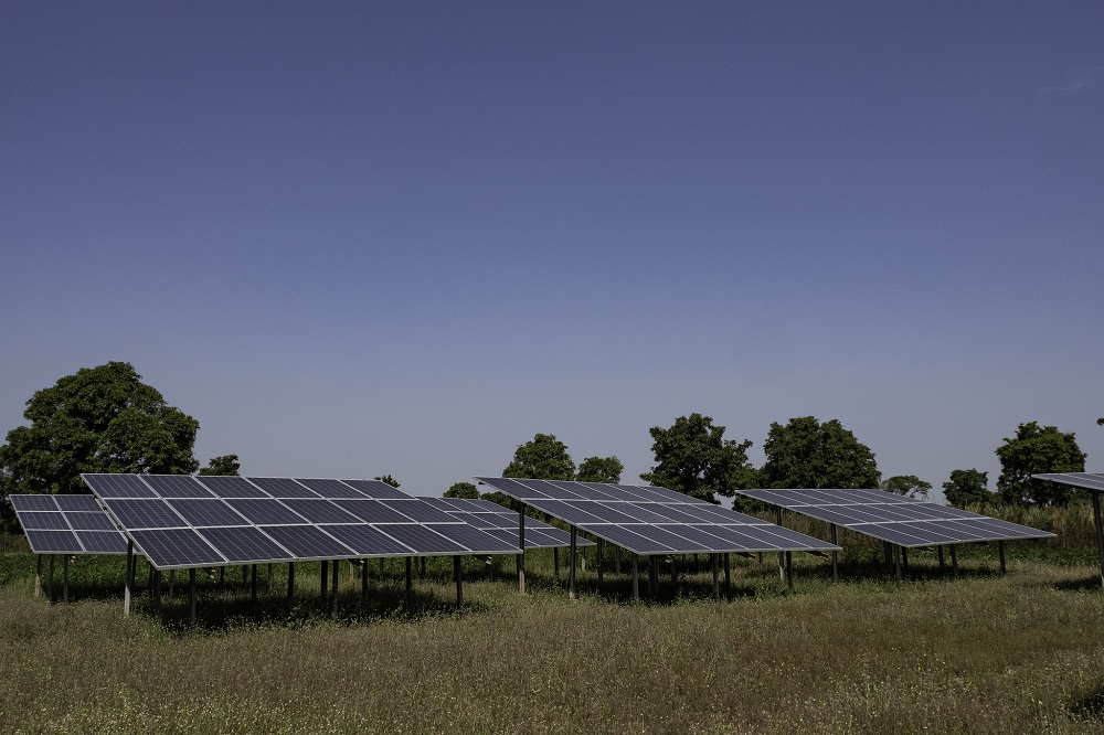 La mini red en Bisanti, Nigeria, proporciona suficiente electricidad para abastecer a más de 340 hogares. Foto: Geraint Hill, 2018